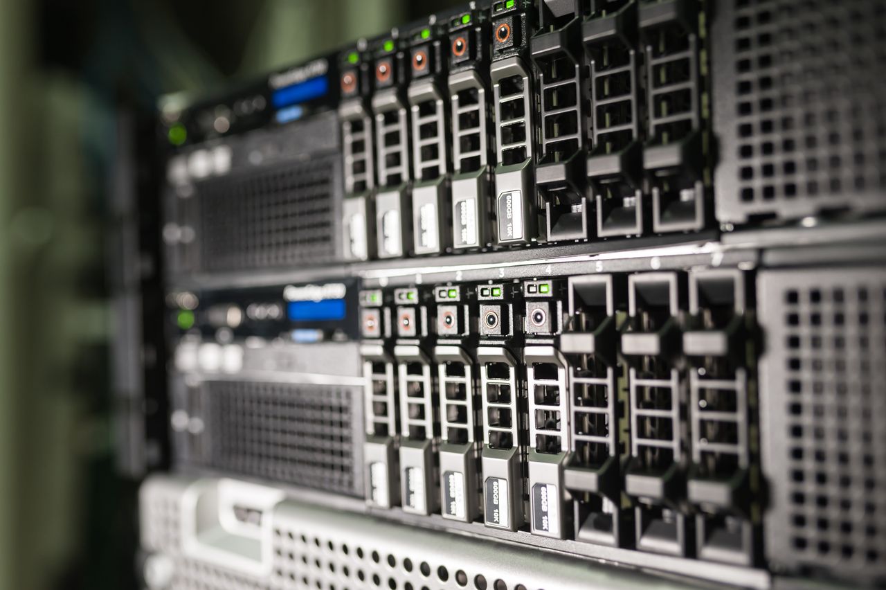 Thiết bị máy chủ gắn trong tủ rack